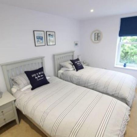 Middle Chine - 2 Bedroom Holiday Home 본머스 외부 사진