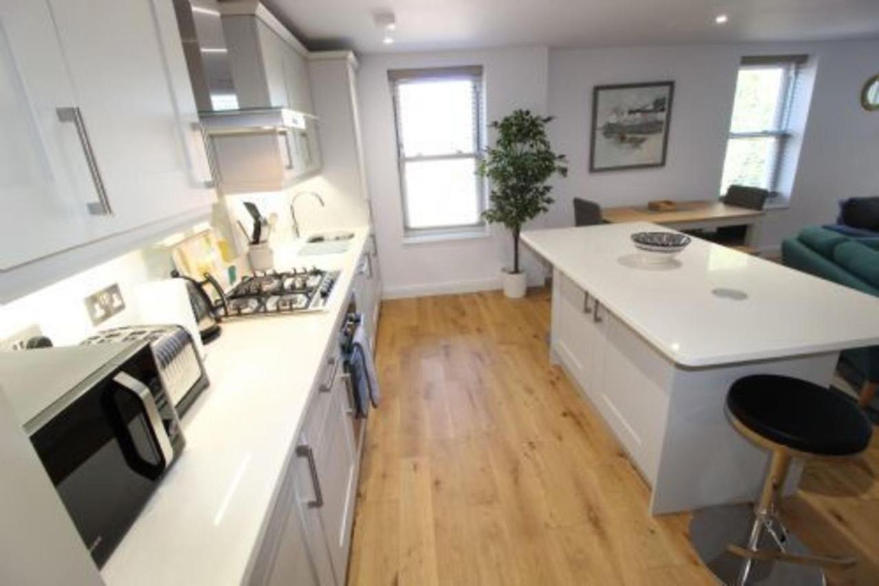 Middle Chine - 2 Bedroom Holiday Home 본머스 외부 사진
